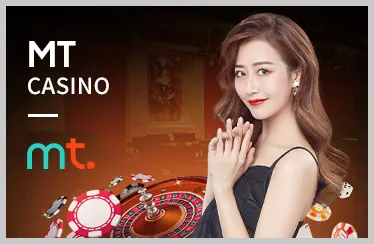 Bàn Poker với các quân bài